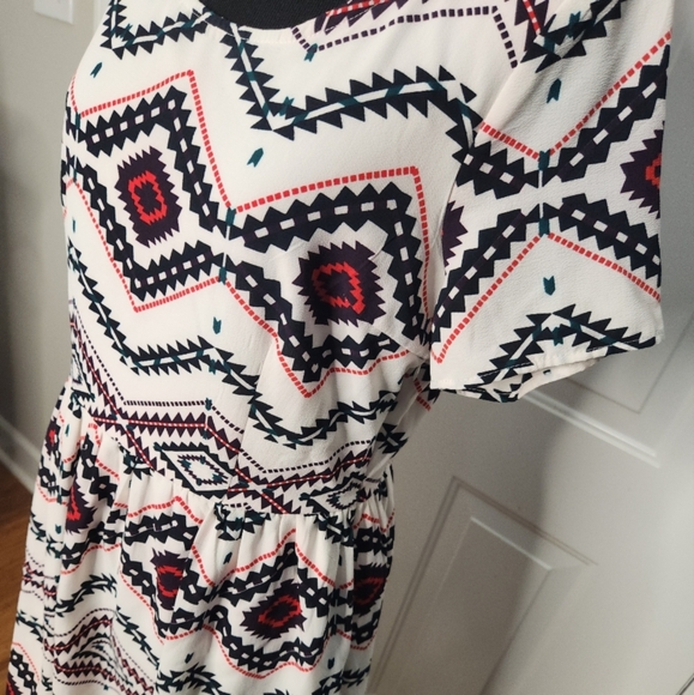Doe & Rae Aztec Design Dress Size Medium - Picture 8 of 8